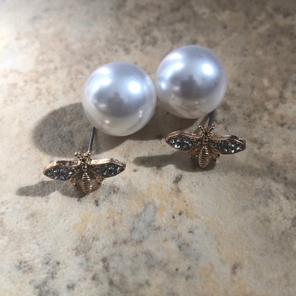 Bee Earrings - Picture 4 of 8